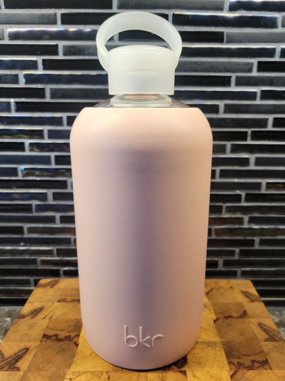 BKR BIG WATER BOTTLE GLASS 32 OZ / 500 ML TEDDY NEUTRAL NUDE PINK OPAQUE SLEEVE